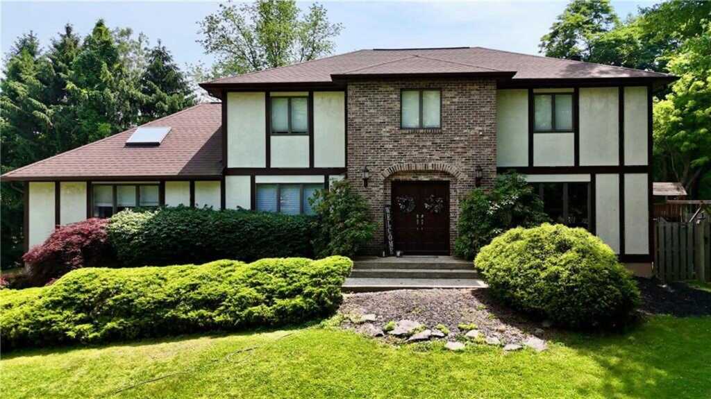 102 Elon Court, New City, NY 10956