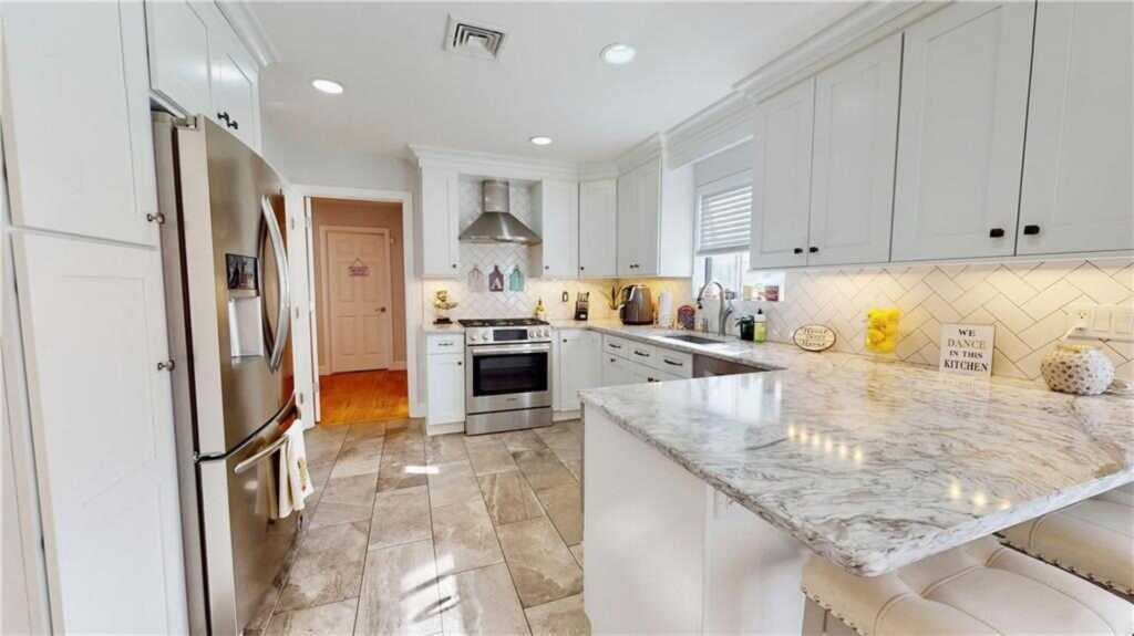 102 Elon Court, New City, NY 10956 - Photo 4 of 24