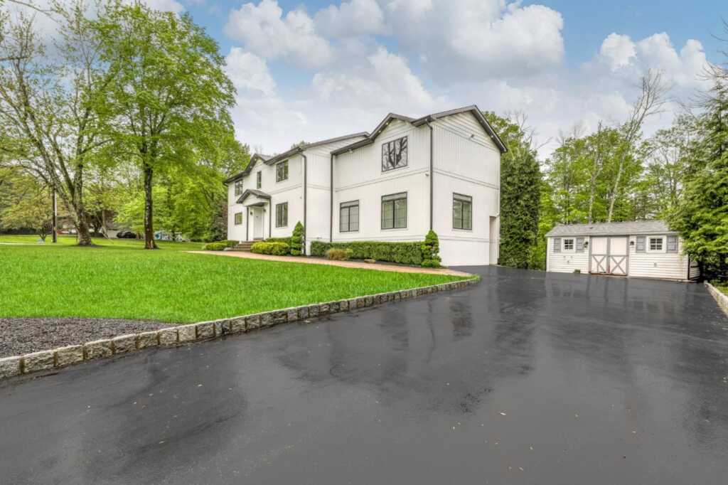 25 Hidden Valley Drive, Suffern, NY 10901 - Photo 3 of 33