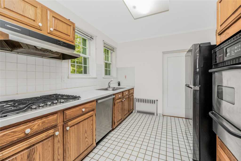 158 Old Mamaroneck Road, White Plains, NY 10605 - Photo 12 of 24