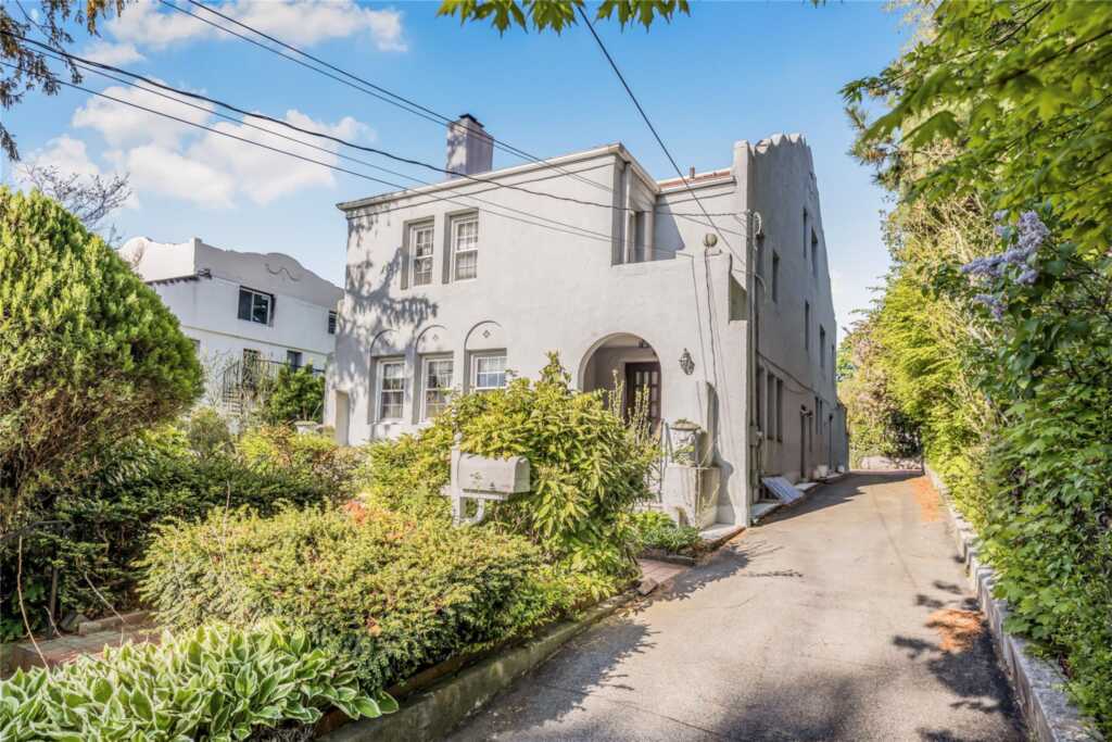 158 Old Mamaroneck Road, White Plains, NY 10605 - Photo 2 of 24
