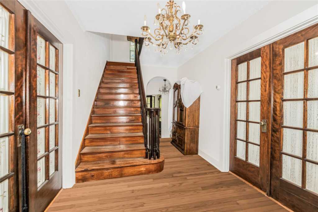 158 Old Mamaroneck Road, White Plains, NY 10605 - Photo 6 of 24