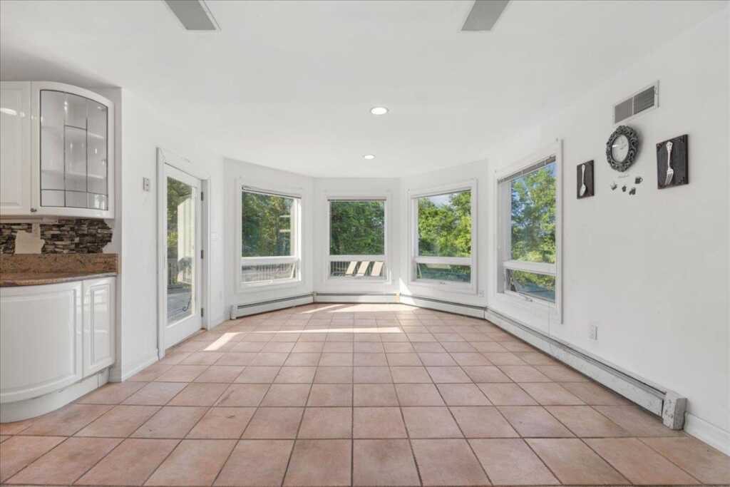 587 Route 306, Suffern, NY 10901 - Photo 22 of 49