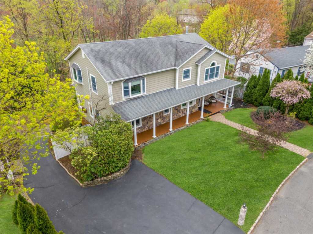 182 Magnolia Street, Pearl River, NY 10965 - Photo 4 of 42