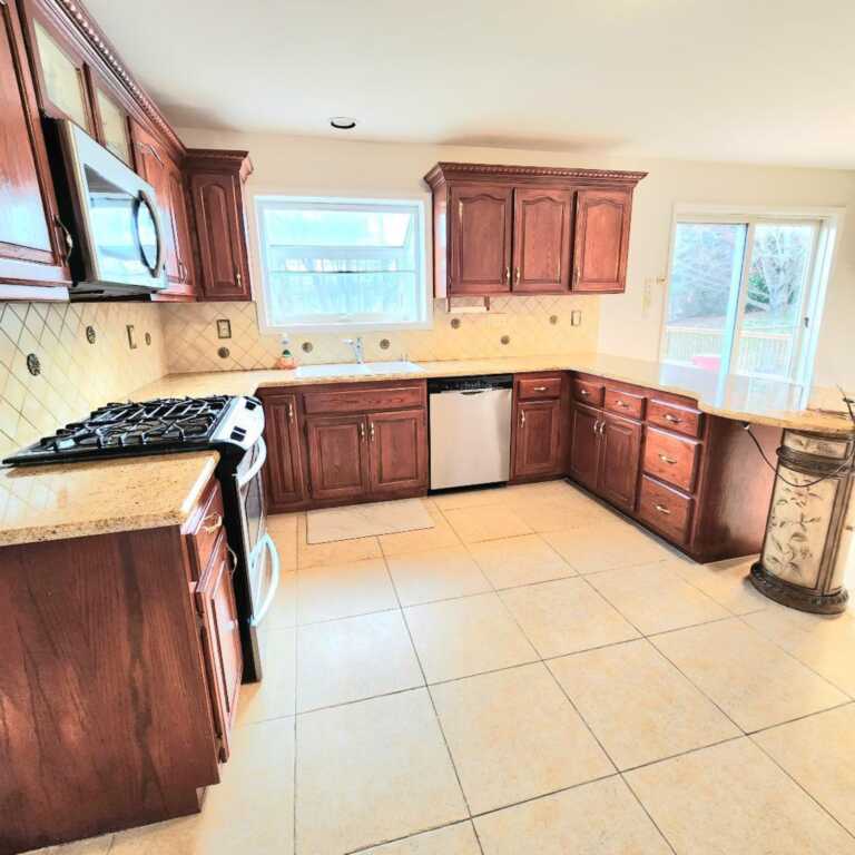 13 Mesa Place, Nanuet, NY 10954 - Photo 9 of 20