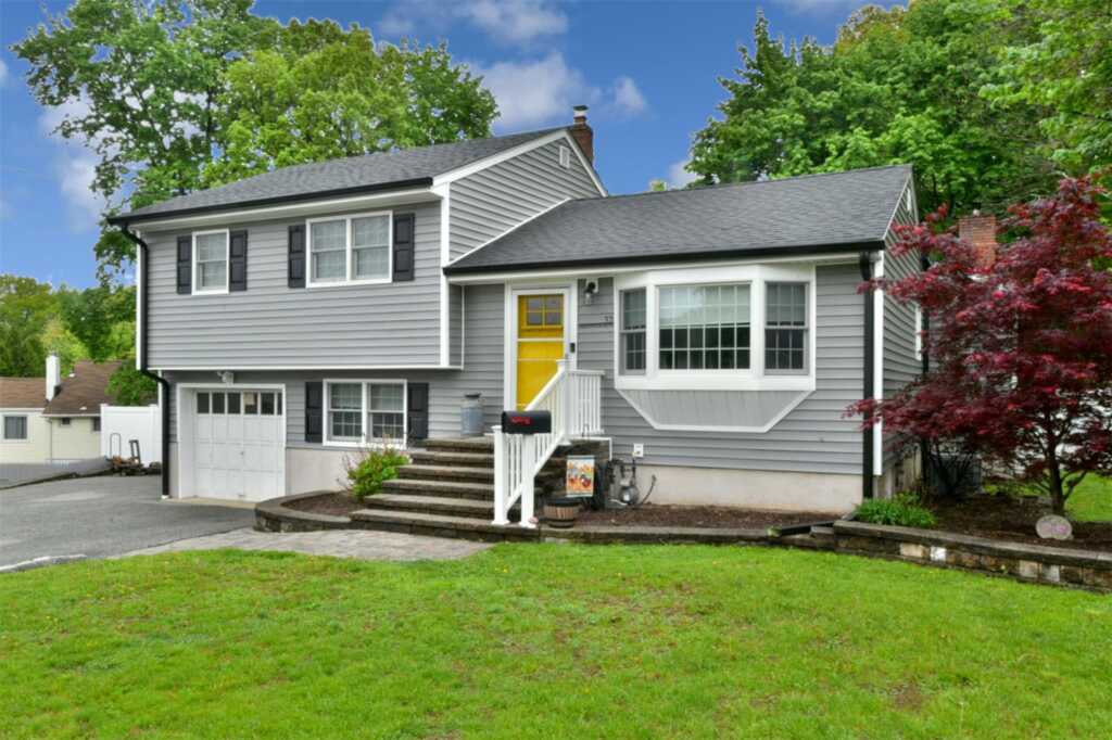 32 Maplewood Boulevard, Suffern, NY 10901