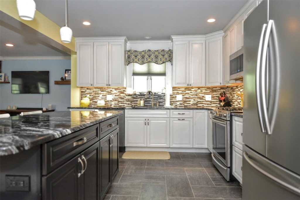 32 Maplewood Boulevard, Suffern, NY 10901 - Photo 4 of 20