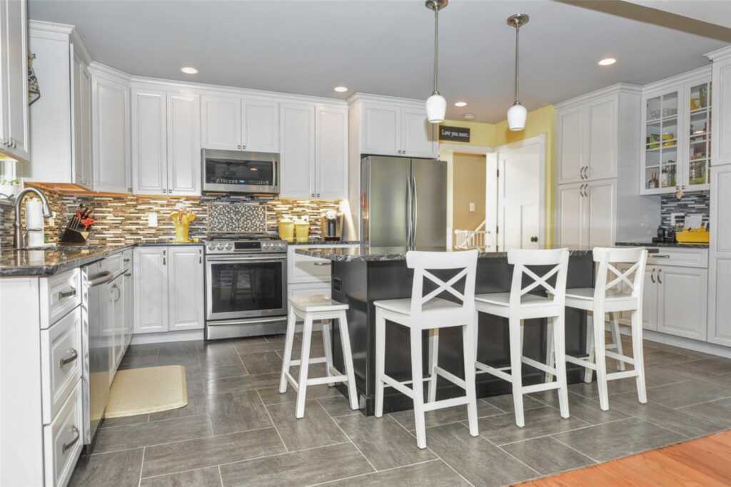 32 Maplewood Boulevard, Suffern, NY 10901 - Photo 5 of 20