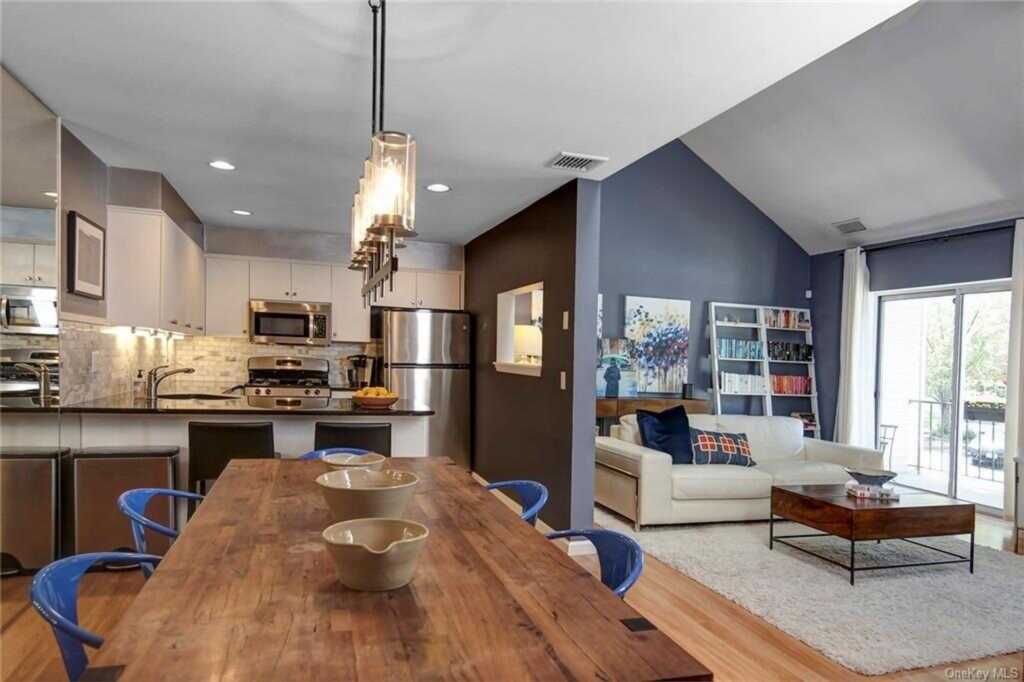 76 Peck Avenue, Unit #2-10, Rye, NY 10580 - Photo 3 of 15