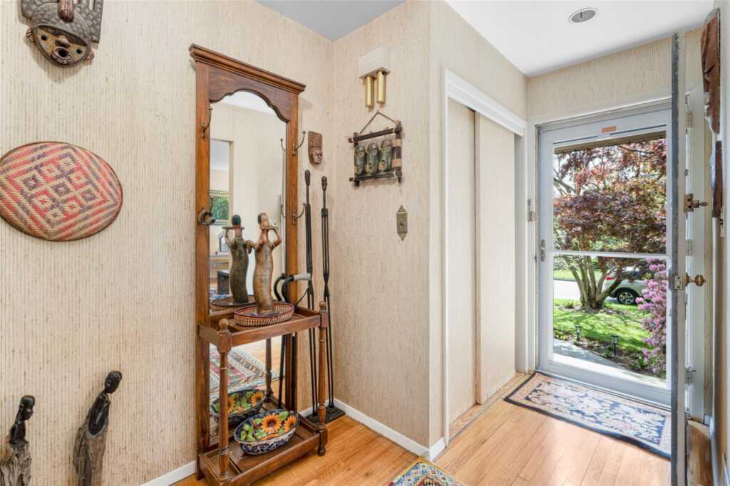 5 Carlton Lane, Rye, NY 10573 - Photo 2 of 33