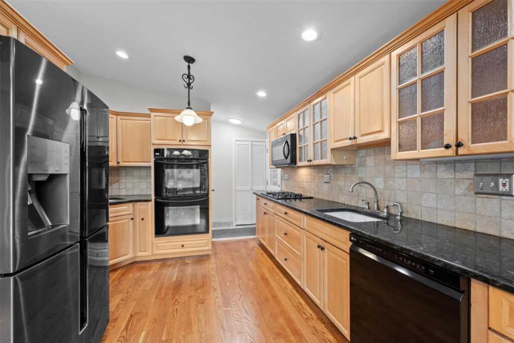 26 Linden Court, New City, NY 10956 - Photo 2 of 34