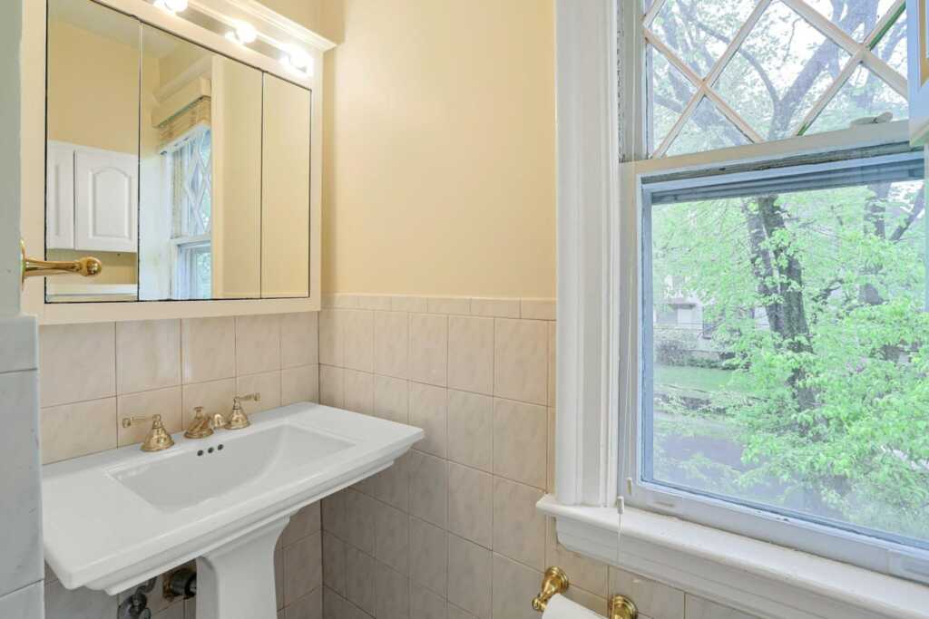 67 Bon Air Avenue, New Rochelle, NY 10804 - Photo 16 of 31