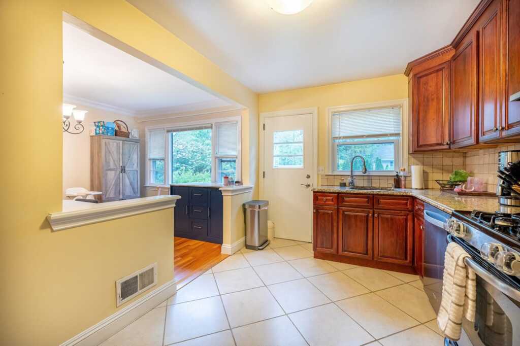 11 Latonia Road, Rye, NY 10573 - Photo 8 of 40
