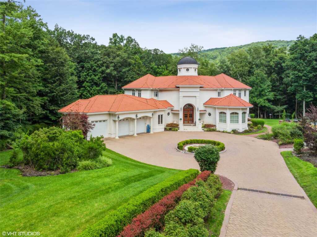 652 Haverstraw Road, Suffern, NY 10901 - Photo 4 of 48