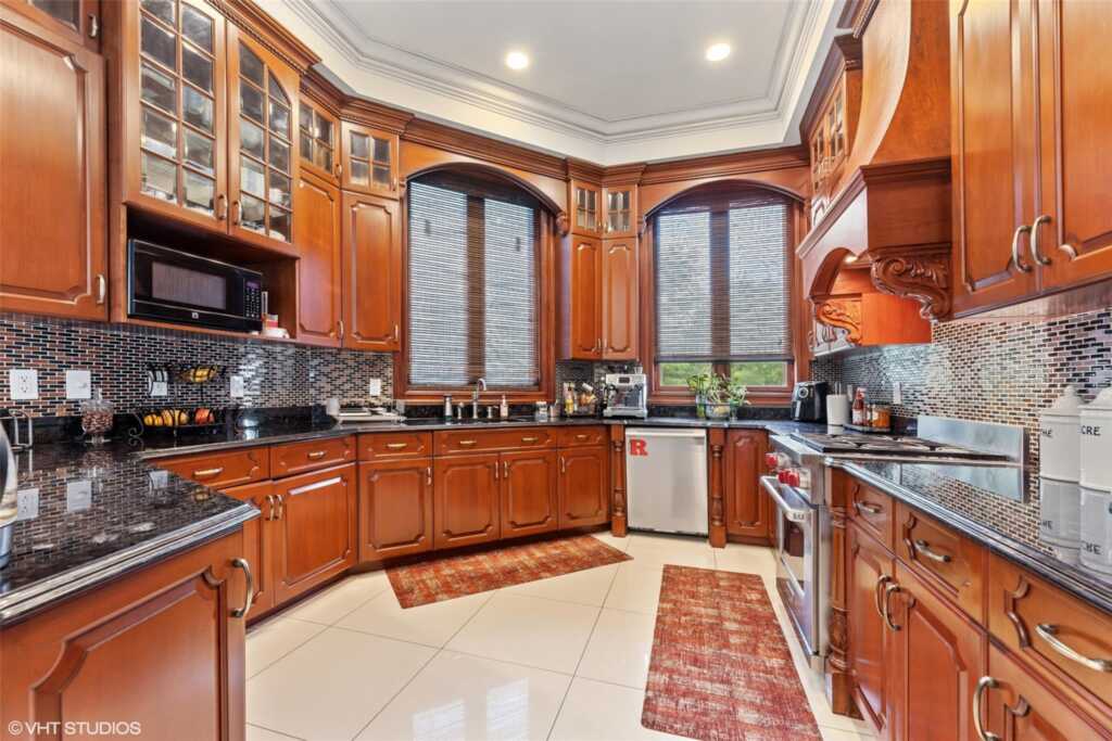 658 Haverstraw Road, Suffern, NY 10901 - Photo 17 of 46