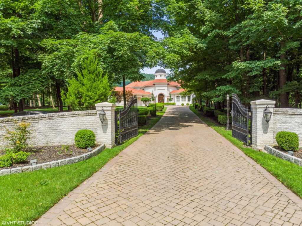 658 Haverstraw Road, Suffern, NY 10901 - Photo 4 of 46