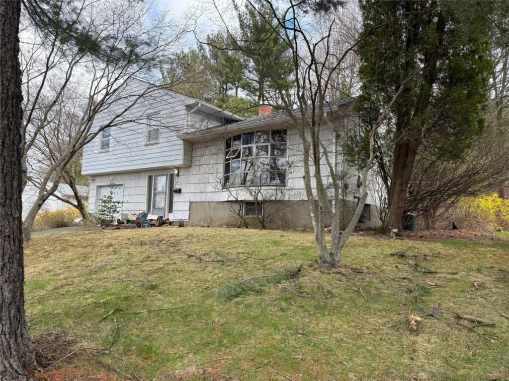 6 Van Dyke Avenue, Suffern, NY 10901 - Photo 2 of 40