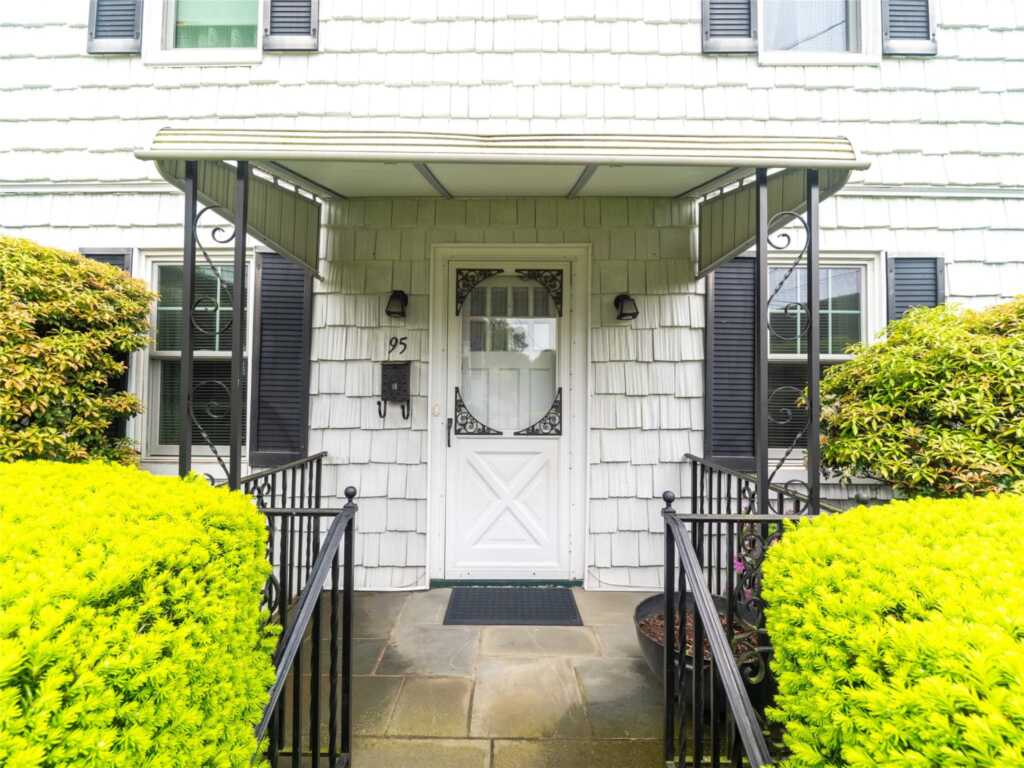 95 Robert Avenue, Rye, NY 10573 - Photo 2 of 19