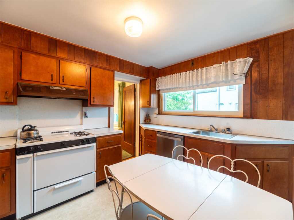 95 Robert Avenue, Rye, NY 10573 - Photo 7 of 19