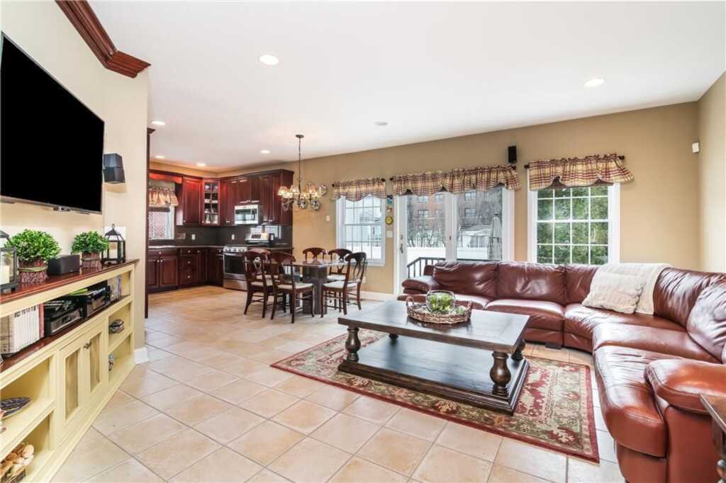 423 English Place, Unit #LEFT SIDE, Rye, NY 10543 - Photo 4 of 26