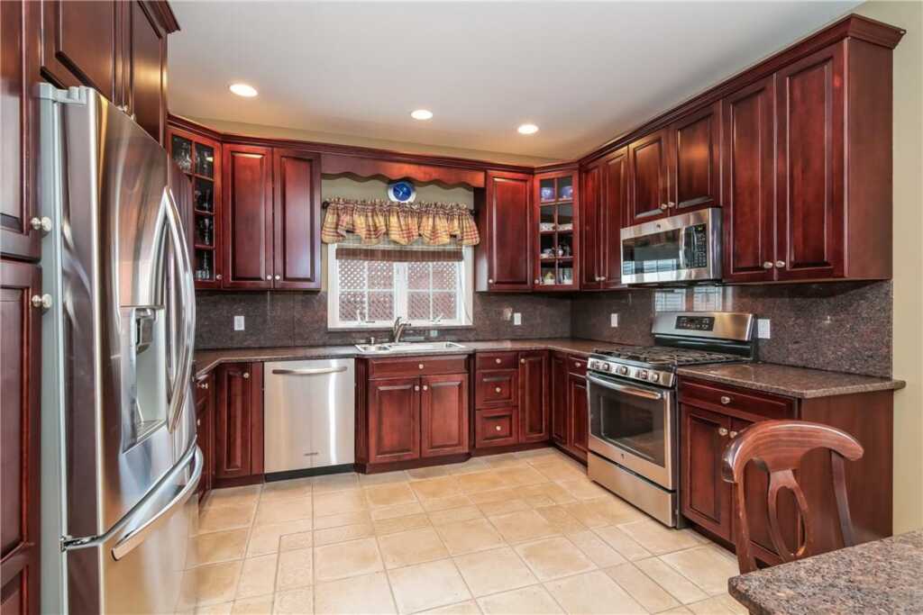 423 English Place, Unit #LEFT SIDE, Rye, NY 10543 - Photo 9 of 26