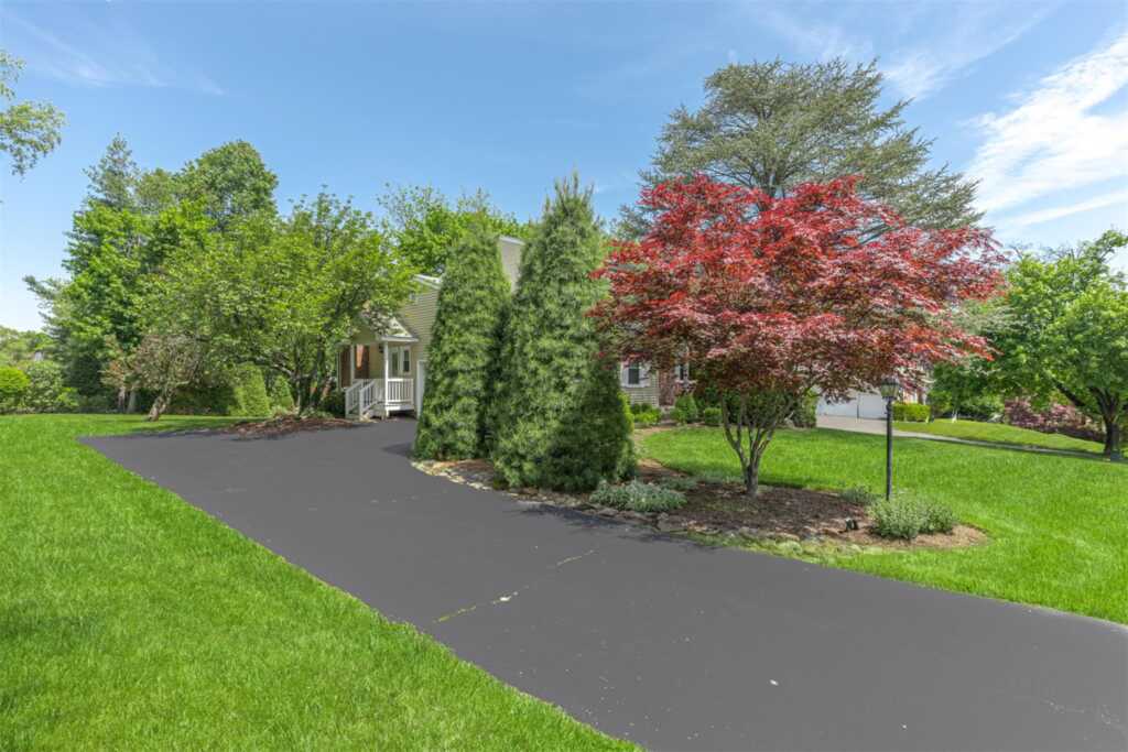 8 Ferndale Road, New City, NY 10956 - Photo 2 of 23
