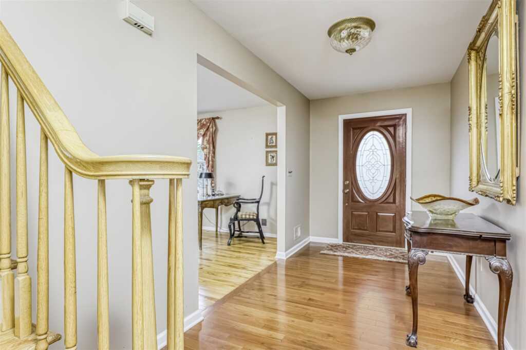 8 Ferndale Road, New City, NY 10956 - Photo 4 of 23