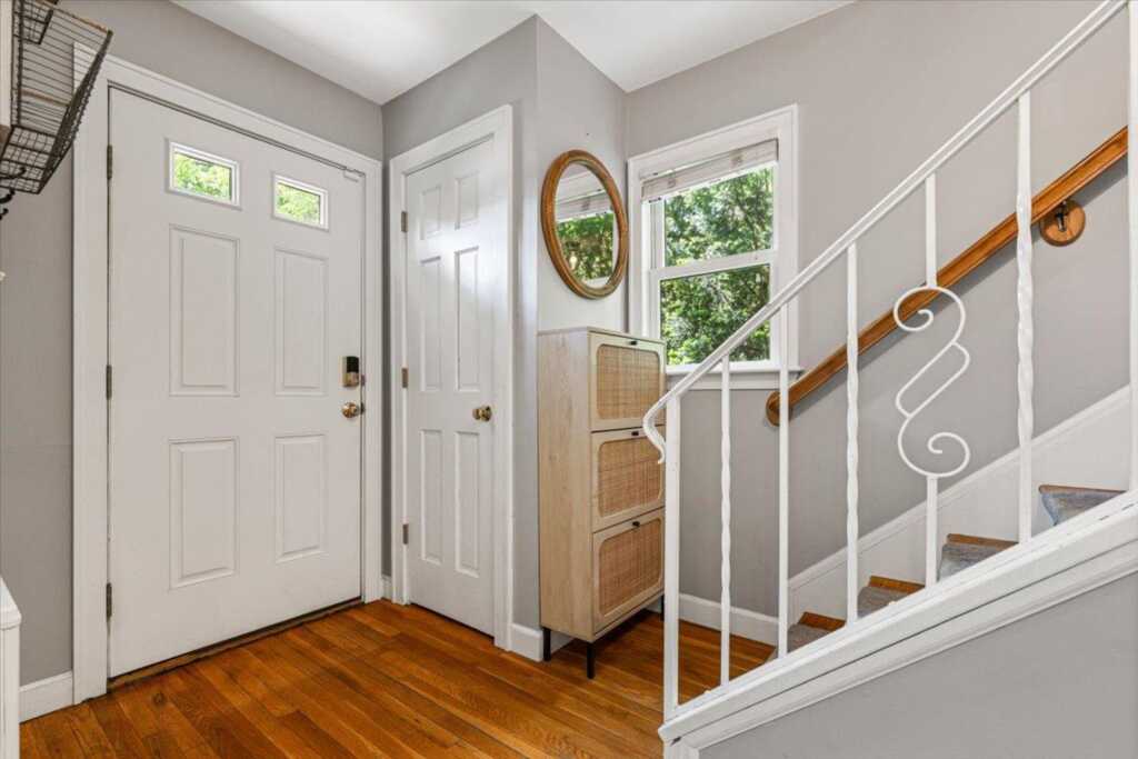 81 Sterling Avenue, White Plains, NY 10606 - Photo 2 of 29