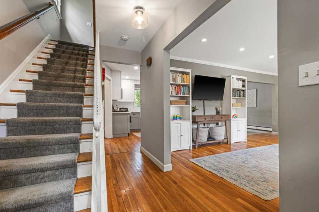 81 Sterling Avenue, White Plains, NY 10606 - Photo 3 of 29