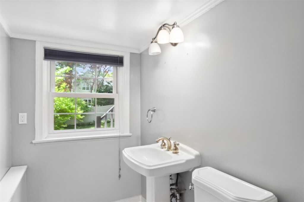 17 Wilmont Avenue, White Plains, NY 10605 - Photo 10 of 28