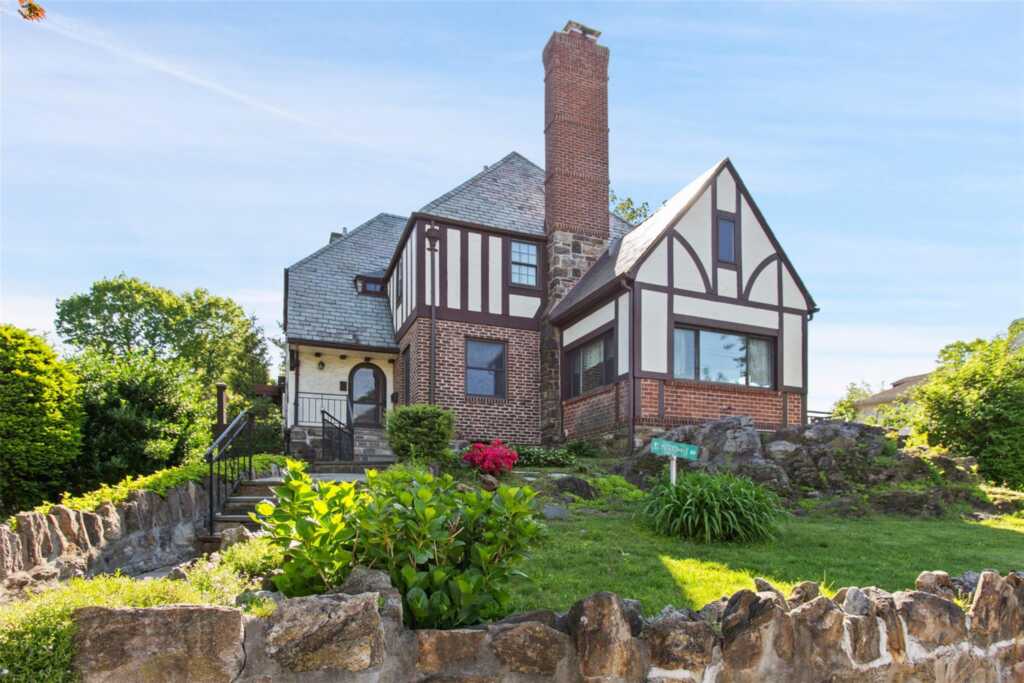 93 Petersville Road, New Rochelle, NY 10801 - Photo 2 of 34