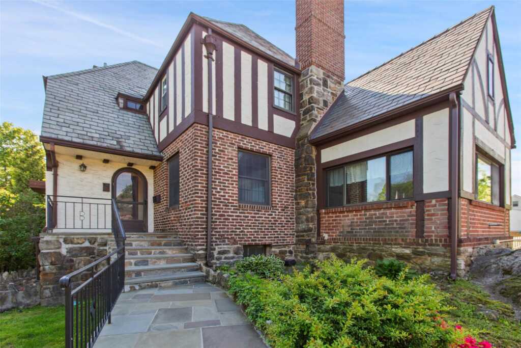 93 Petersville Road, New Rochelle, NY 10801 - Photo 3 of 34