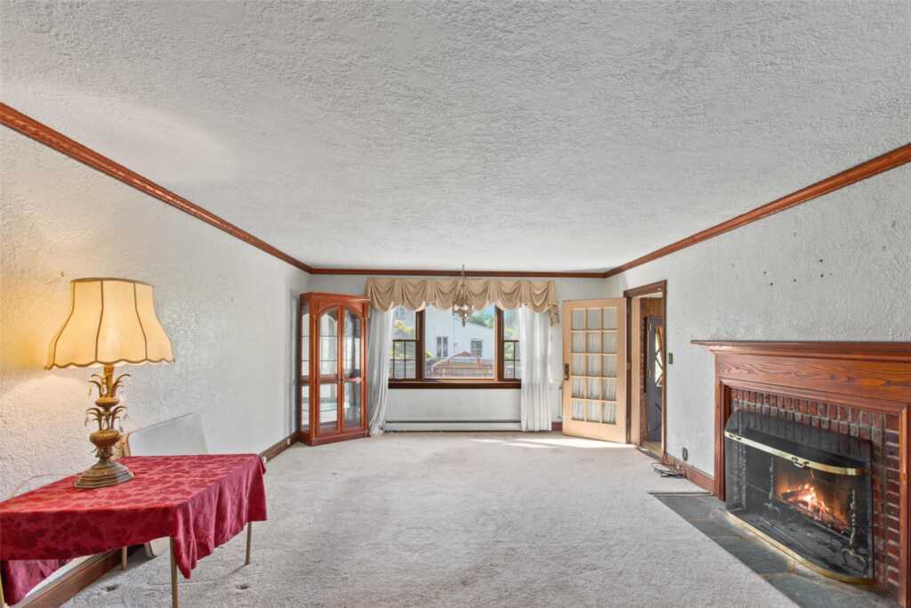 93 Petersville Road, New Rochelle, NY 10801 - Photo 4 of 34