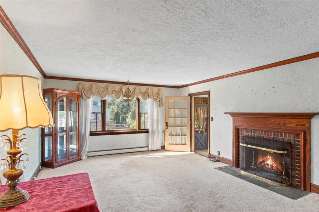 93 Petersville Road, New Rochelle, NY 10801 - Photo 5 of 34