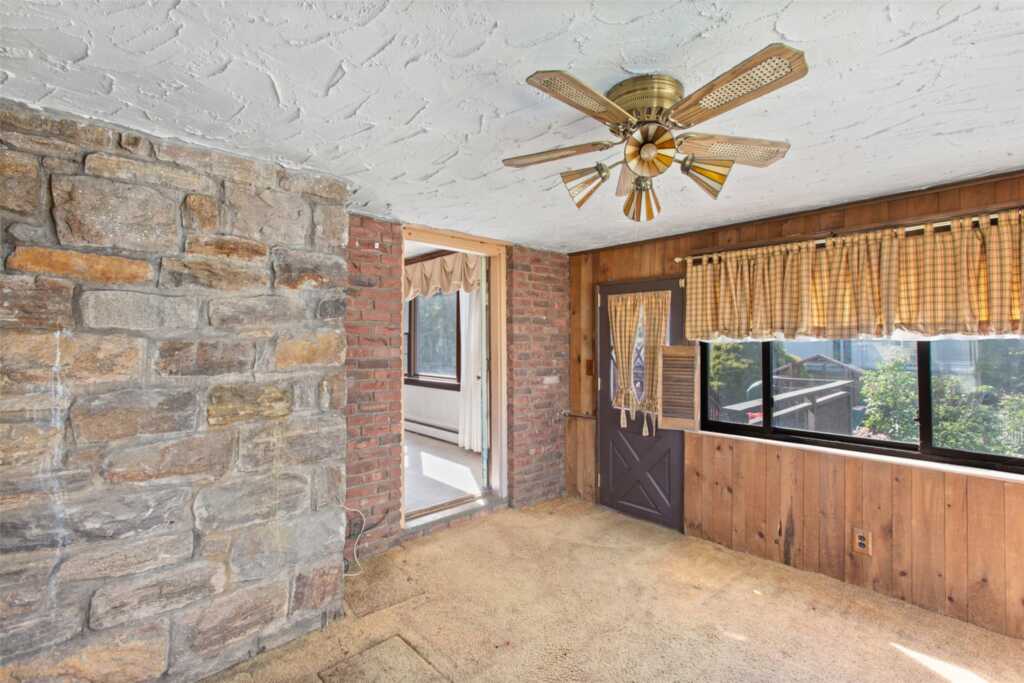 93 Petersville Road, New Rochelle, NY 10801 - Photo 7 of 34