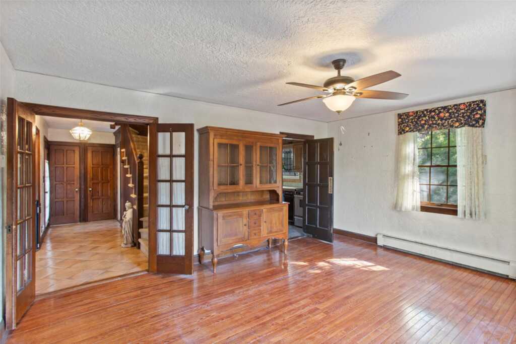 93 Petersville Road, New Rochelle, NY 10801 - Photo 8 of 34