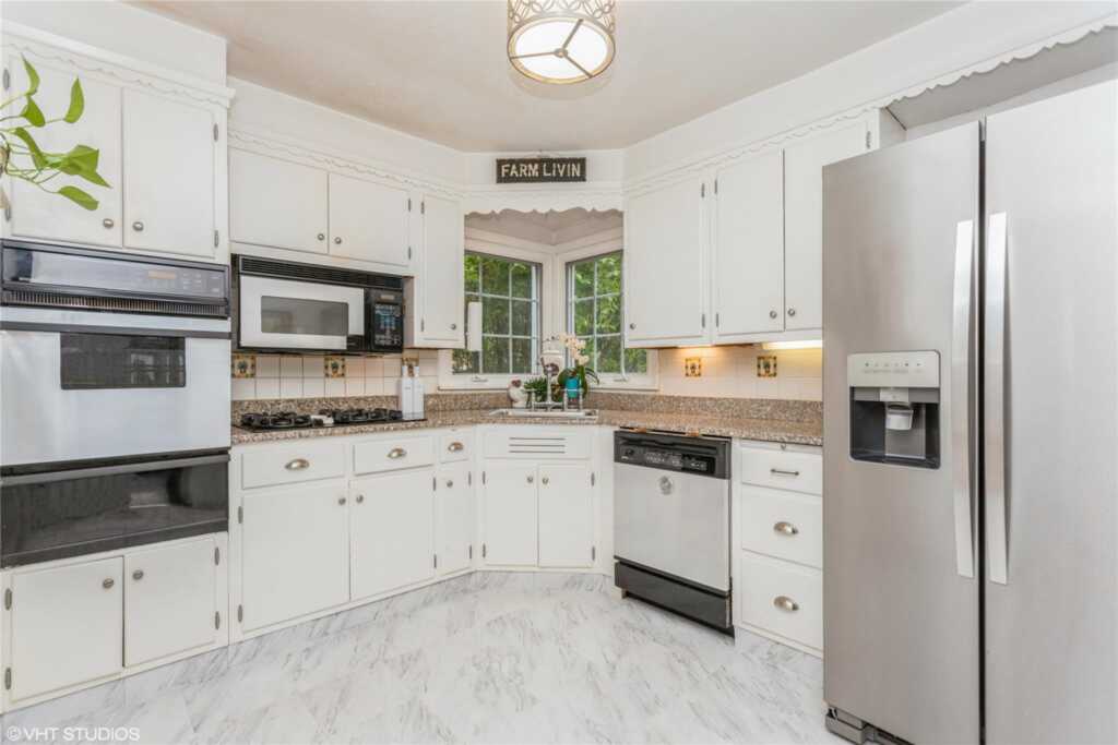 57 Seneca Avenue, White Plains, NY 10603 - Photo 11 of 38