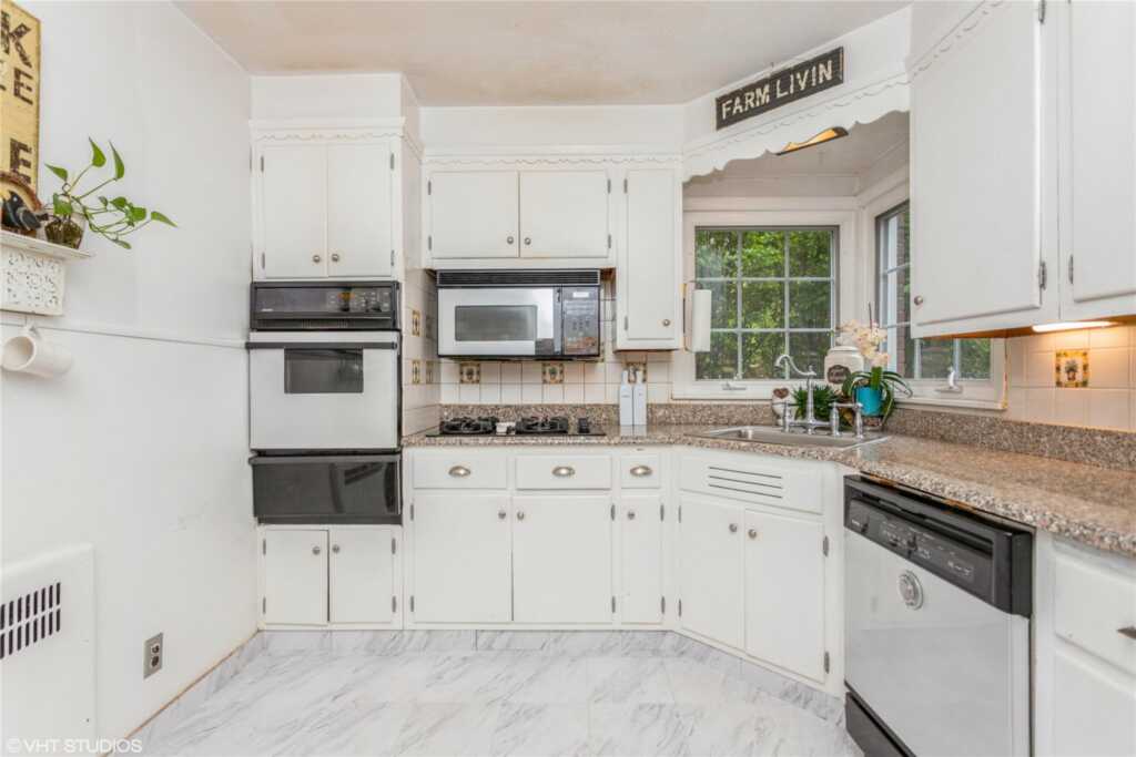 57 Seneca Avenue, White Plains, NY 10603 - Photo 13 of 38