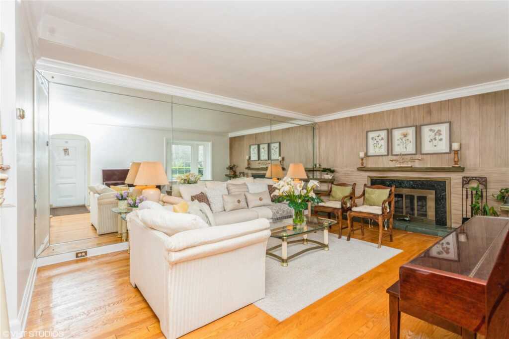 57 Seneca Avenue, White Plains, NY 10603 - Photo 5 of 38