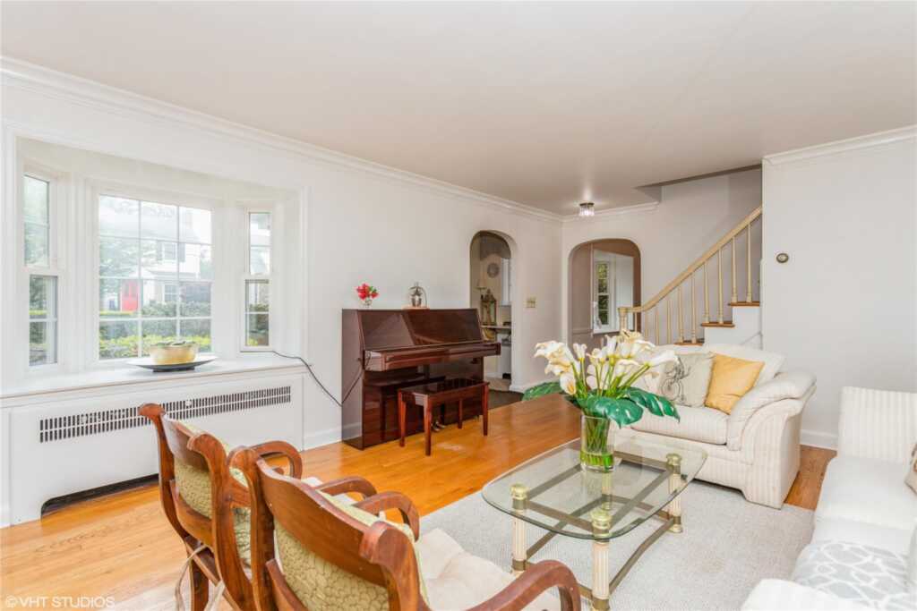 57 Seneca Avenue, White Plains, NY 10603 - Photo 7 of 38