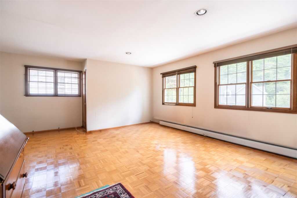19 Reynal Road, White Plains, NY 10605 - Photo 10 of 21