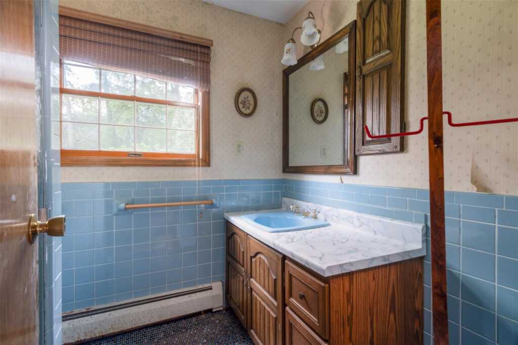 19 Reynal Road, White Plains, NY 10605 - Photo 11 of 21