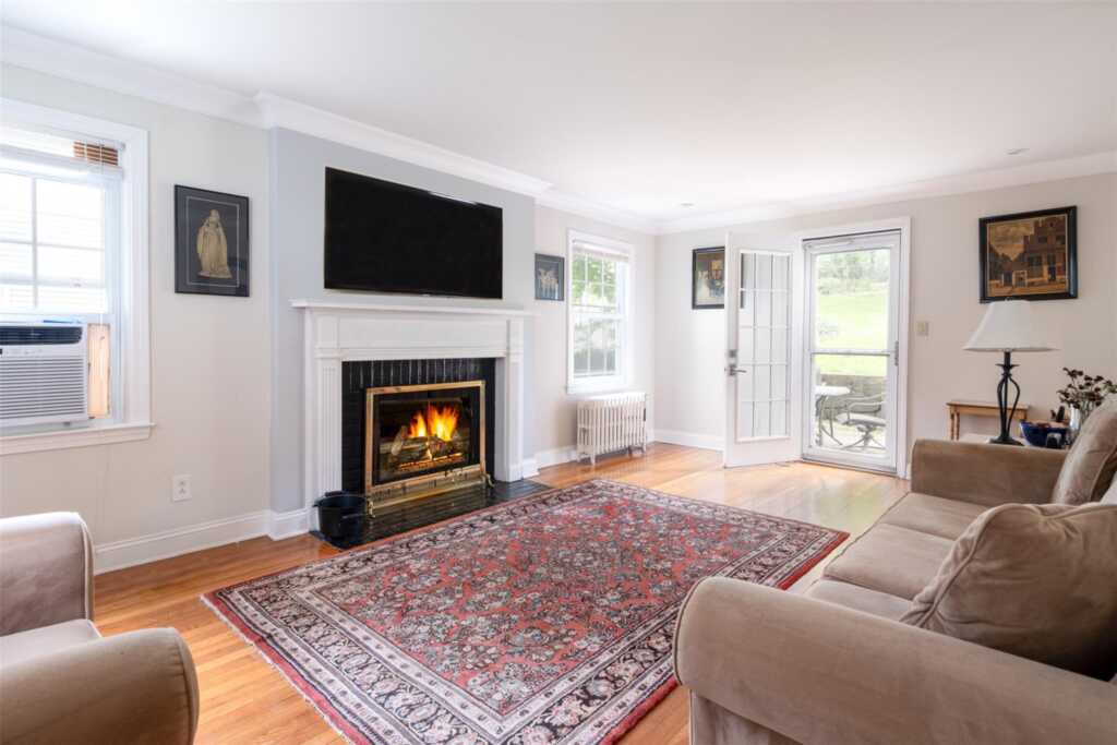 19 Reynal Road, White Plains, NY 10605 - Photo 3 of 21