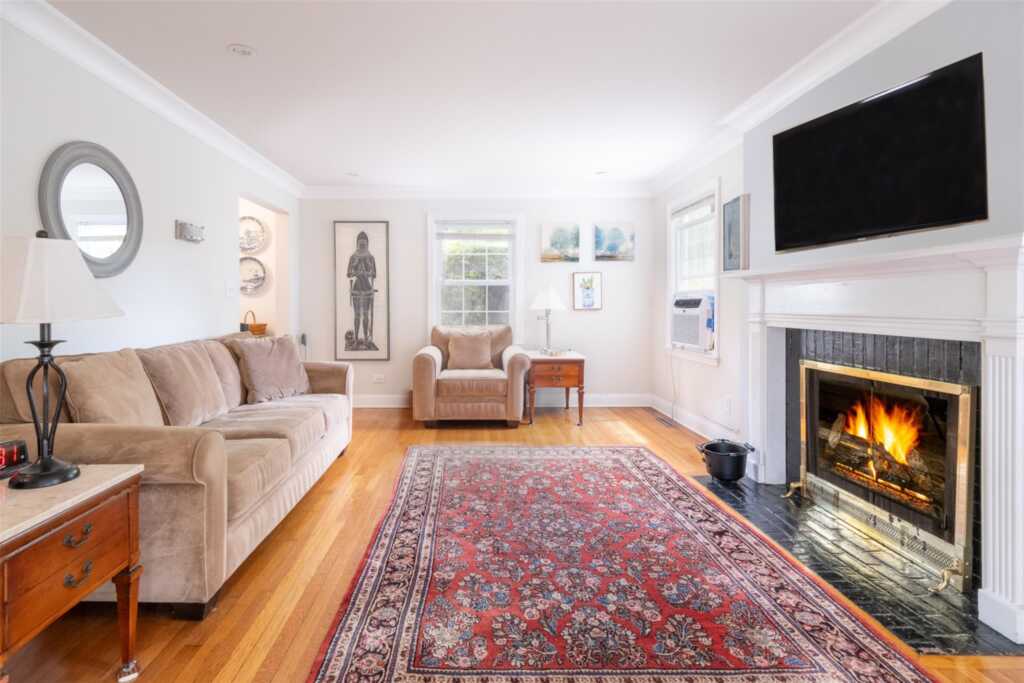 19 Reynal Road, White Plains, NY 10605 - Photo 4 of 21
