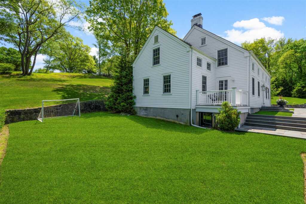 28 Colonial Road, White Plains, NY 10605 - Photo 44 of 47