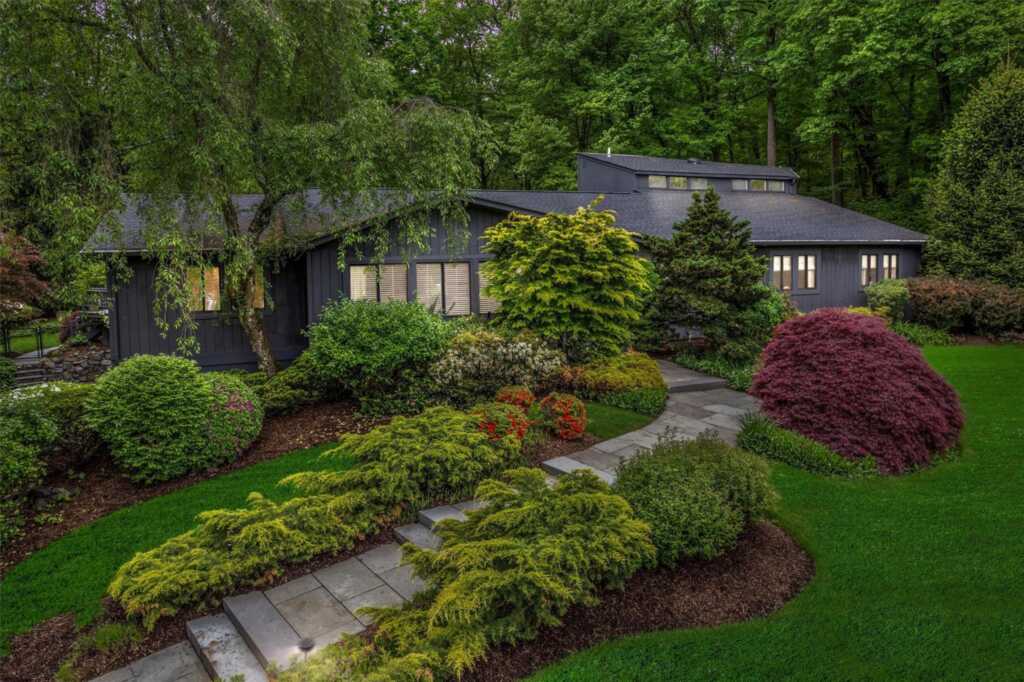 9 Patriot Court, New City, NY 10956