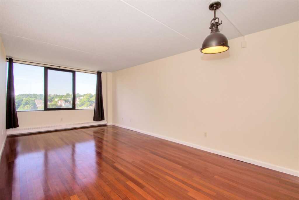 4 Martine Avenue, Unit #914, White Plains, NY 10601 - Photo 5 of 28