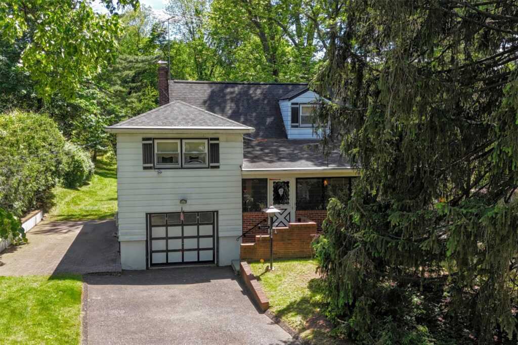 210 Rockland Road, Pearl River, NY 10965 - Photo 12 of 32