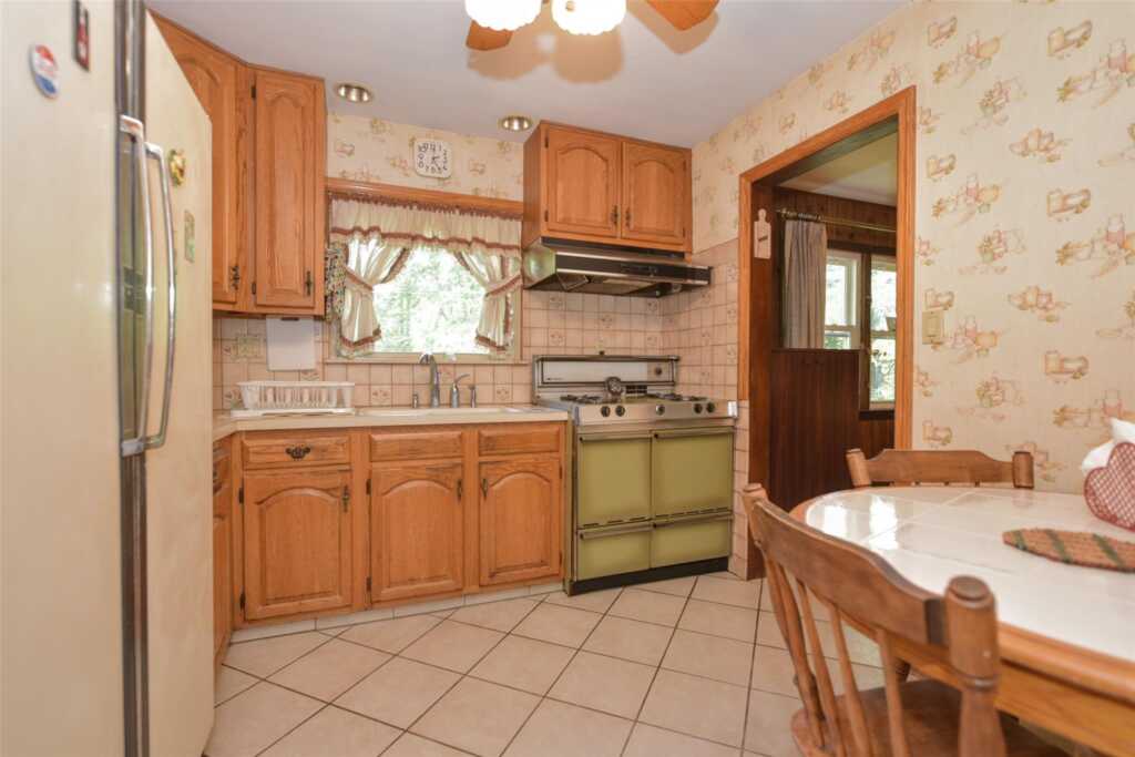 210 Rockland Road, Pearl River, NY 10965 - Photo 18 of 32