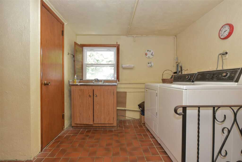 210 Rockland Road, Pearl River, NY 10965 - Photo 25 of 32